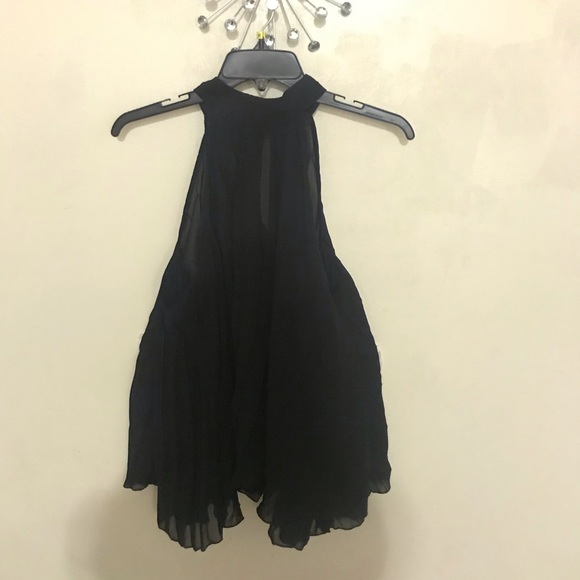 ups & downs Tops - SALE 🌸BLACK PLEATED COLD SHOULDER TOP SZ LARGE